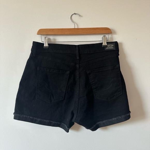Levi's Signature High Rise Shorts - Picture 4 of 7